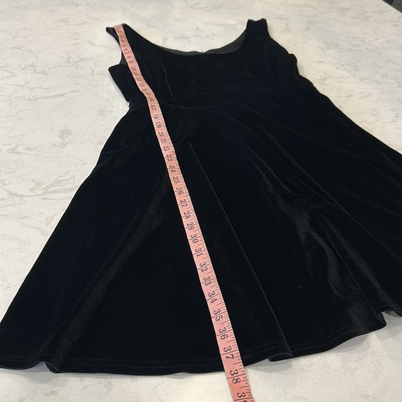 Modcloth Fervour Zesty Festivities Velvet Dress in Onyx Large Sleeveless Pockets - Picture 10 of 16